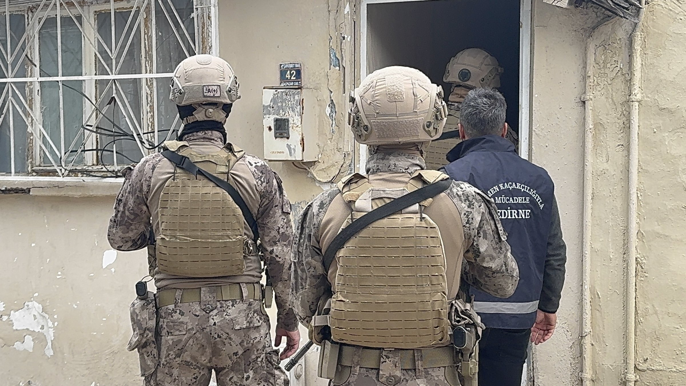 Four FETÖ suspects were arrested in western Edirne province, Türkiye, Oct.2, 2025 (IHA Photo) 