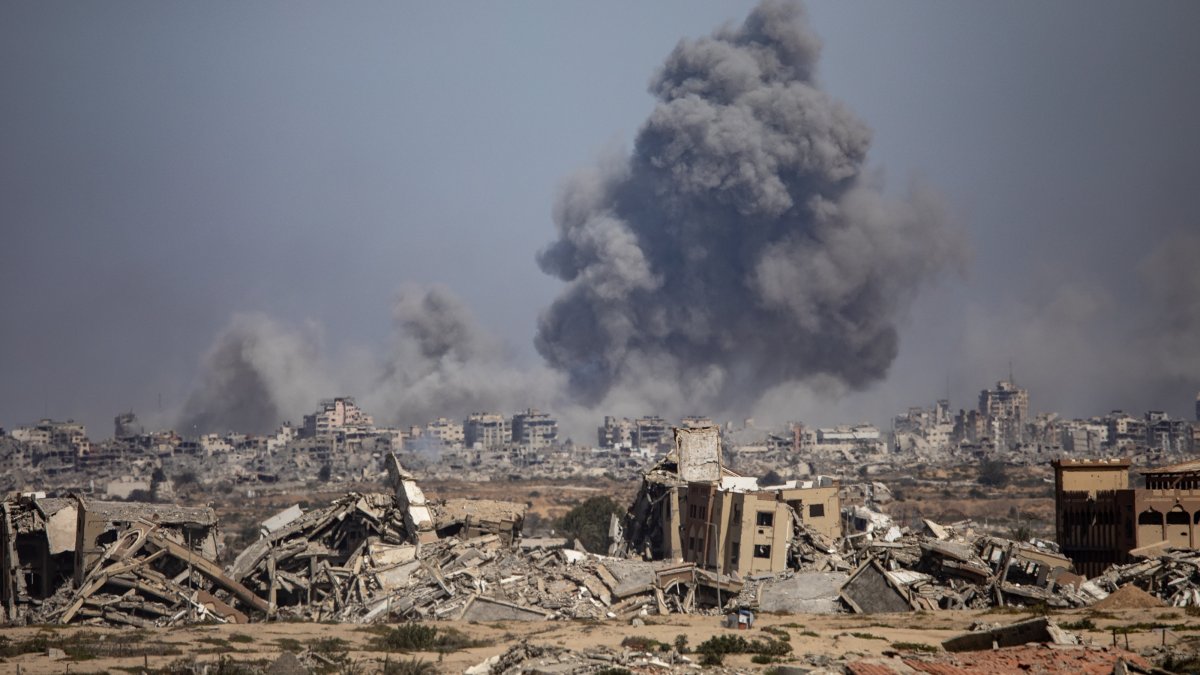 Smoke billows after Israeli airstrikes on Gaza City as seen from the northwest of Nuseirat refugee camp, Gaza Strip, Oct. 2, 2025. (EPA Photo)