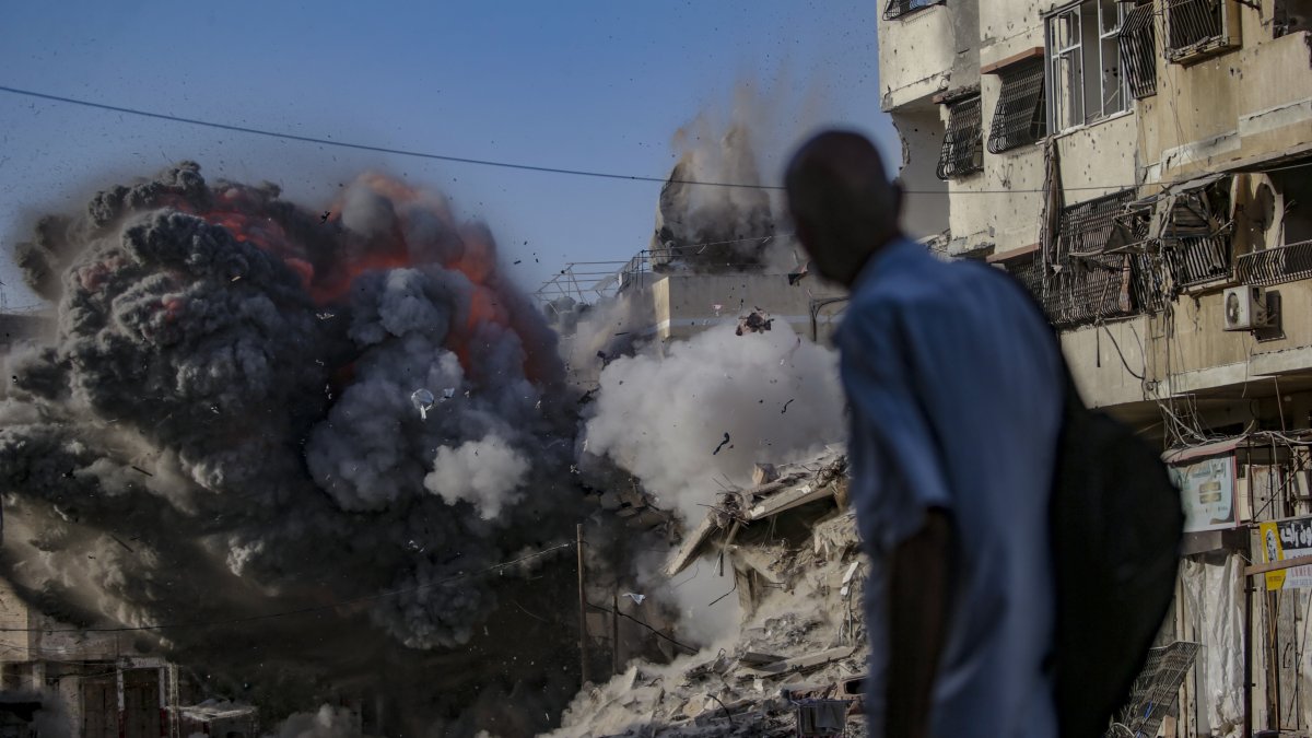 Smoke rises at the Al Harazin building following an air strike during an Israeli military operation in Gaza City, Gaza Strip, Oct. 3, 2025. (EPA Photo)