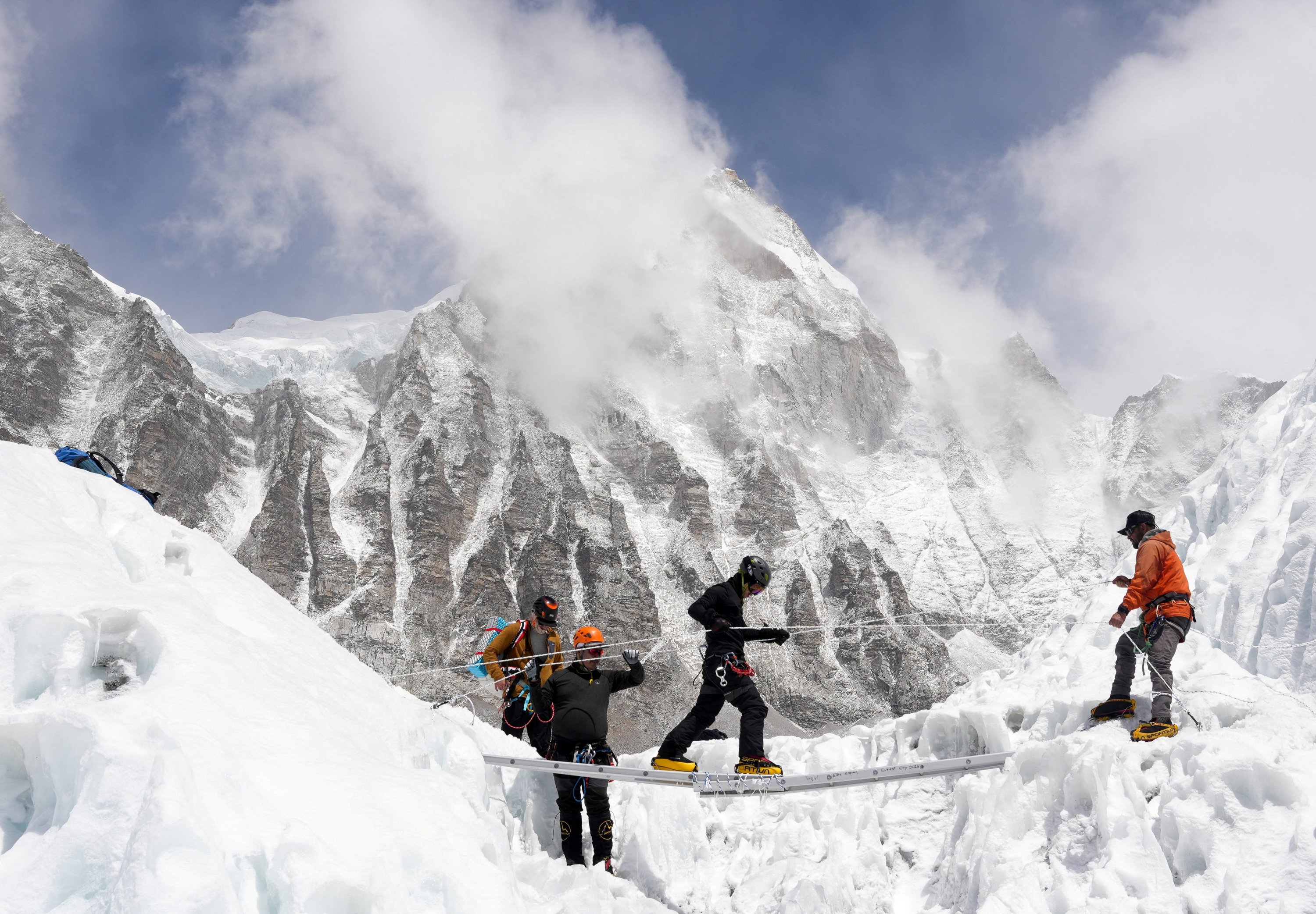 Hundreds rescued from blizzard in Mount Everest’s Tibet side