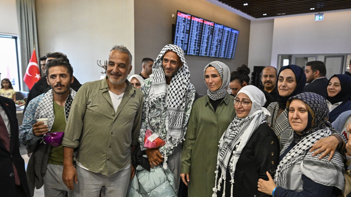 KADEM chairperson Sümeyye Erdoğan Bayraktar (C) and activists from the Global Sumud Flotilla meet at the Istanbul Airport, Istanbul, Türkiye, Oct. 4, 2025. (AA Photo)