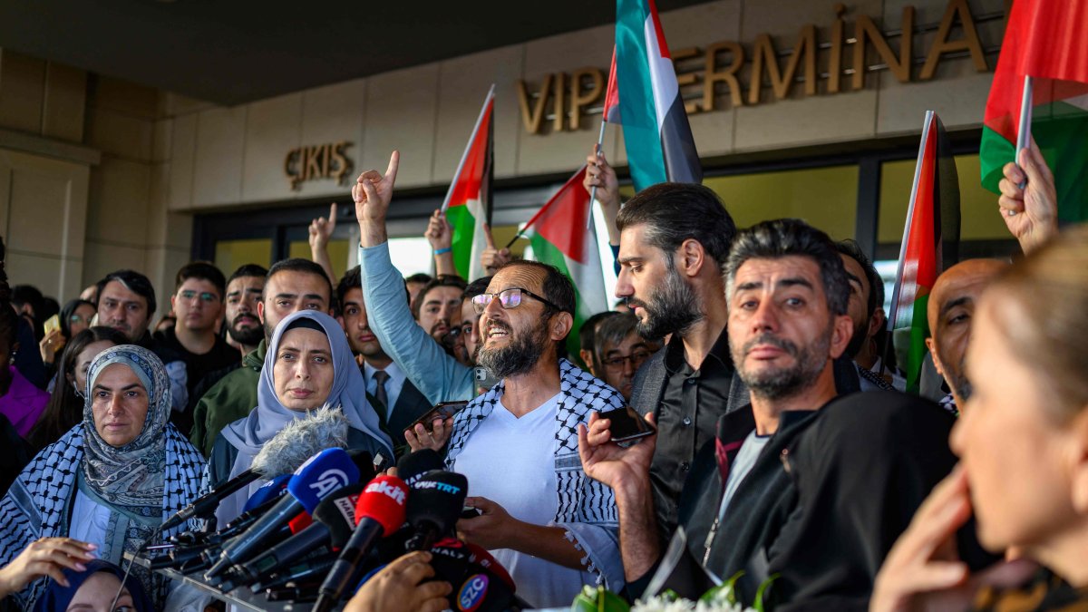 Turkish activist Halil Rıfat Çanakcı (C) speaks to the press after arriving with 36 Turks and nationals from 12 countries on a special flight, at Istanbul Airport, Istanbul, Türkiye, Oct. 4, 2025. (AFP Photo)