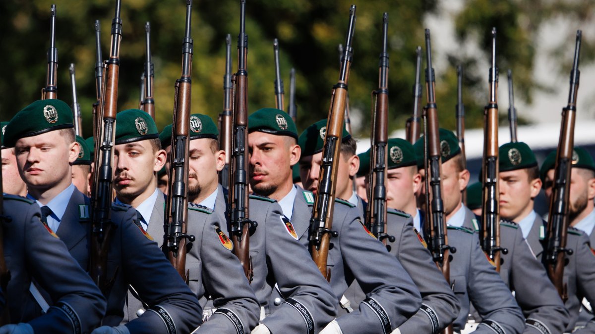Honor guard soldiers walk with rifles prior to the arrival of Swiss Federal Councilor Martin Pfister (not in picture) at the defense ministry in Berlin, Germany, Oct. 2, 2025. (EPA Photo)