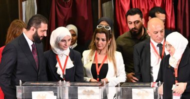 Syria's interim President Ahmed al-Sharaa (L) visits the poling station where members of Syrian local committees have been casting their votes in the country's selection process to designate an interim parliament, in Damascus, Syria, Oct. 5, 2025. (AFP Photo)