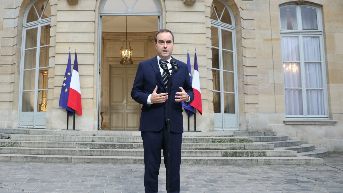 French Prime Minister Sebastien Lecornu delivers a statement at the Hotel Matignon in Paris, Oct. 3, 2025. (AFP Photo)