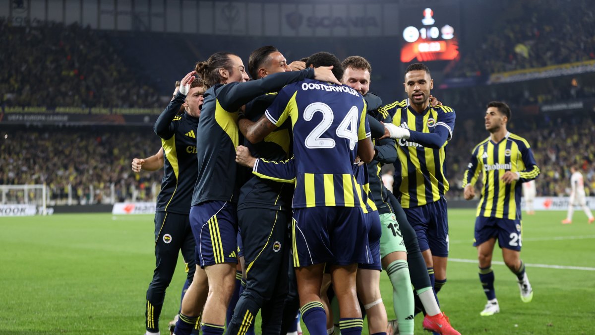 Fenerbahçe players flying flag as 12 stars answer national duty call