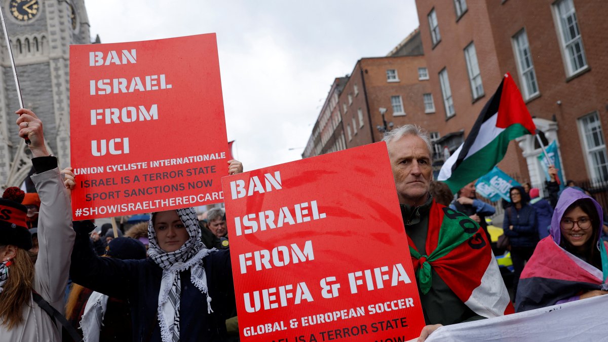 Demonstrators hold placards calling for Israel to be banned from the Union of Cycling International (UCI), UEFA and FIFA global and European soccer, in support of Palestinians during a national protest, in Dublin, Ireland, Oct. 4 2025. (Reuters Photo)