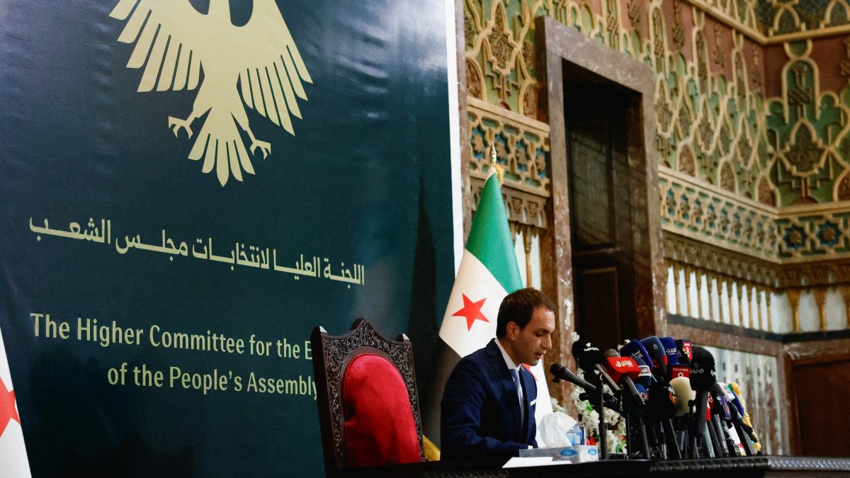 Nawar Najma, spokesperson of the Syria&#039;s Higher Committee for People&#039;s Assembly Elections, announces the results of the Syrian parliamentary elections, in Damascus, Syria, Oct. 6, 2025. (Reuters Photo)