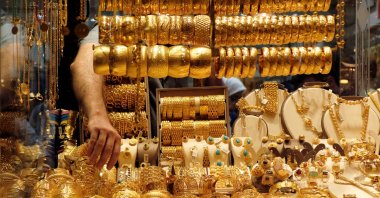 A goldsmith arranges golden bangles at a jewellery shop, Istanbul, Türkiye, July 25, 2019. (Reuters Photo)