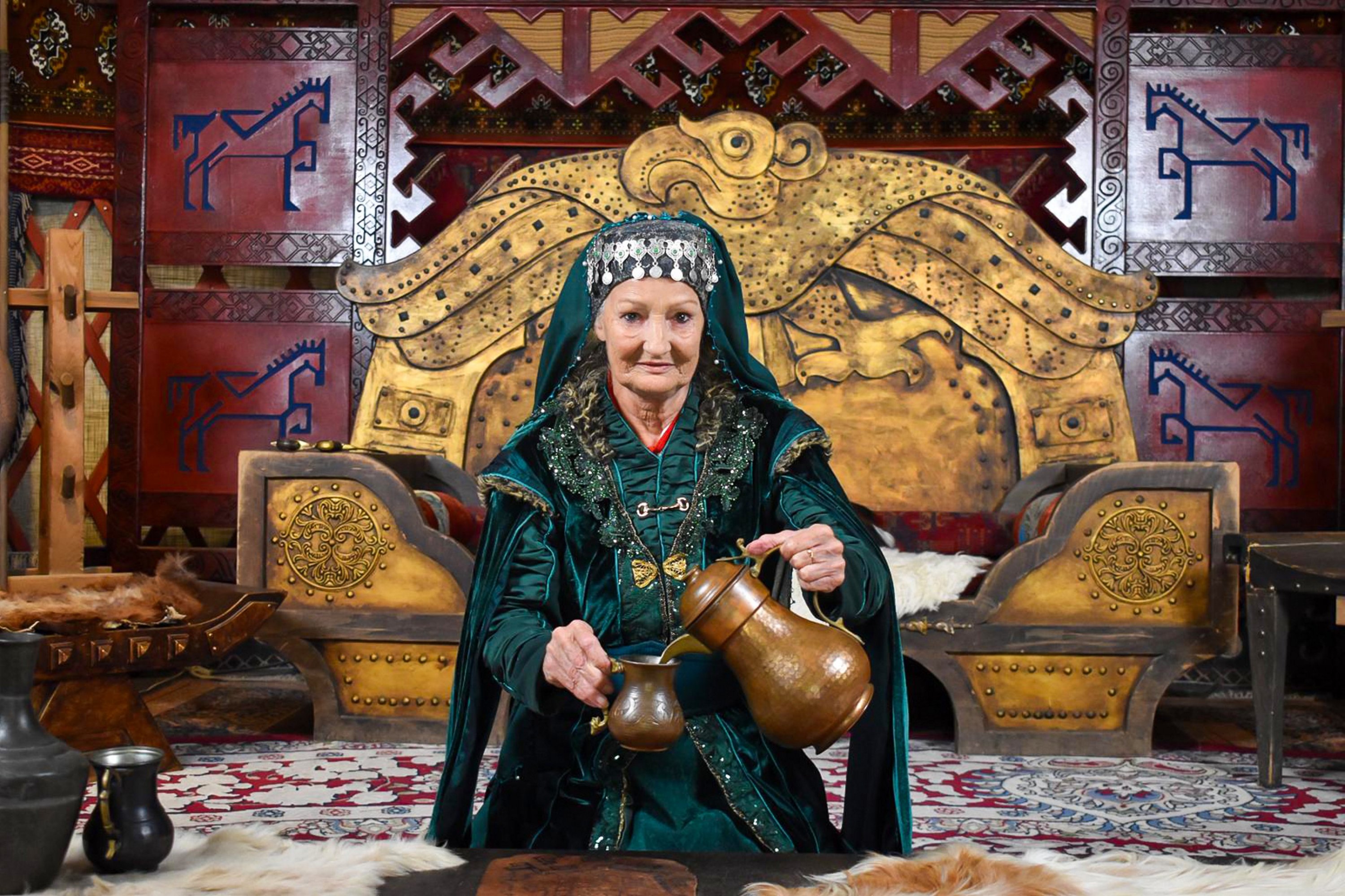 Julieta Lorena Martinez, a Scottish woman who converted to Islam, poses for the camera, Istanbul, Türkiye, Oct. 7, 2025. (AA Photo)