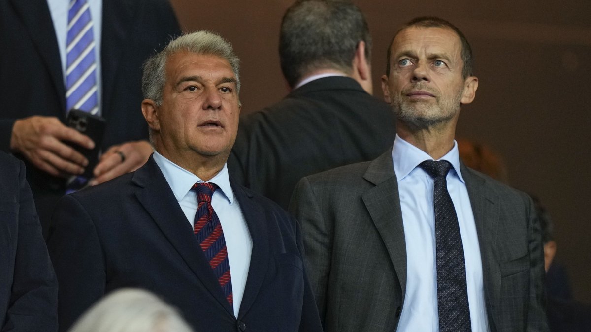 Barcelona&#039;s president Joan Laporta (L) and UEFA&#039;s President Aleksander Ceferin attend the UEFA Champions League league phase match between Barcelona and PSG, Barcelona, Spain, Oct. 1, 2025. (EPA Photo)
