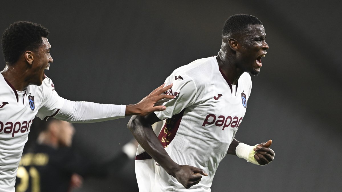 Trabzonspor&#039;s Paul Onuachu (R) celebrates after scoring during a Süper Lig match against Fatih Karagümrük, Istanbul, Türkiye, Sept. 27, 2025. (AA Photo)