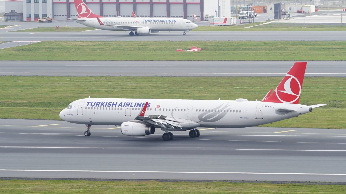 A Turkish Airlines Airbus A321-231 lands at Istanbul Airport, Istanbul, April 17, 2025. (Shutterstock Photo)