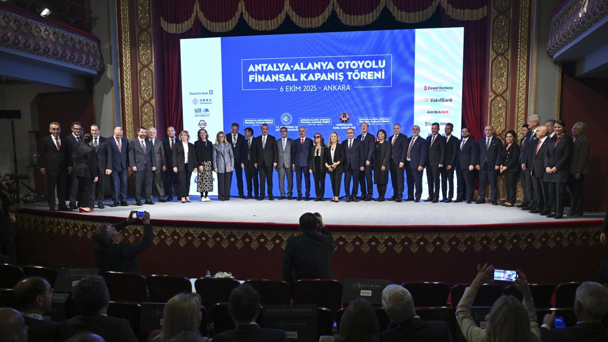 Transport and Infrastructure Minister Abdulkadir Uraloğlu (C) attends the ceremony for the signing of the financing agreement for the Antalya-Alanya Highway project, Ankara, Türkiye, Oct. 7, 2025. (AA Photo)