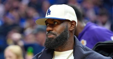 Los Angeles Lakers&#039; Lebron James looks on from the bench during the NBA preseason match against the Golden State Warriors at Chase Center, San Francisco, U.S., Oct. 5, 2025. (AFP Photo)