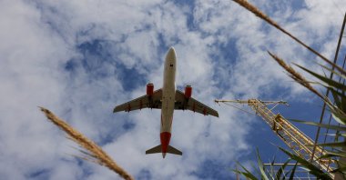 An EasyJet airline Airbus A320-214 passenger aircraft, coming from Glasgow, lands at Malaga-Costa del Sol Airport, Malaga, Spain, June 29, 2024. (Reuters Photo)