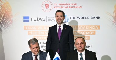 TEIAŞ General Manager Orhan Kaldırım (L) and World Bank Türkiye Director Humberto Lopez signed an agreement alongside Energy and Natural Resources Minister Alparslan Bayraktar (C), Istanbul, Türkiye, Oct. 6, 2025. (AA Photo)