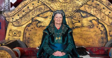 Julieta Lorena Martinez, a Scottish woman who converted to Islam, poses for the camera, Istanbul, Türkiye, Oct. 7, 2025. (AA Photo)