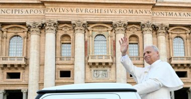 Pope Leo XIV greets the pilgrims from Croatia at St Peter&#039;s Square in The Vatican, Oct. 7, 2025. (AFP Photo)