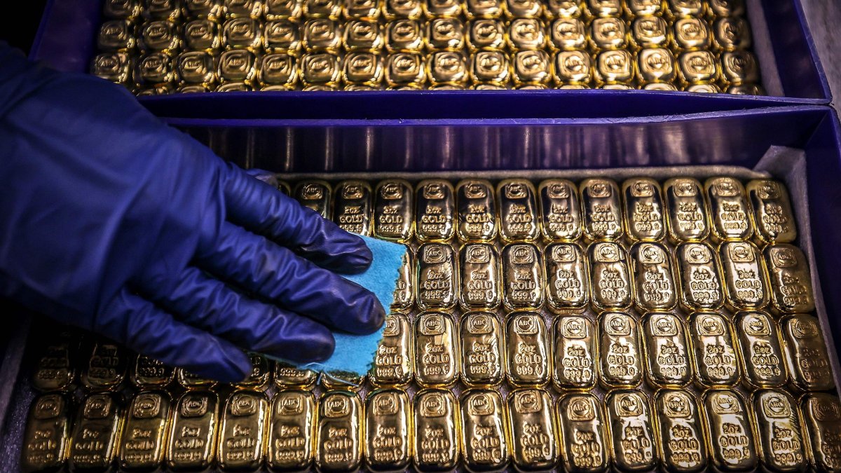 A worker polishes gold bullion bars at the ABC Refinery in Sydney, Australia, Aug. 5, 2020. (AFP Photo)