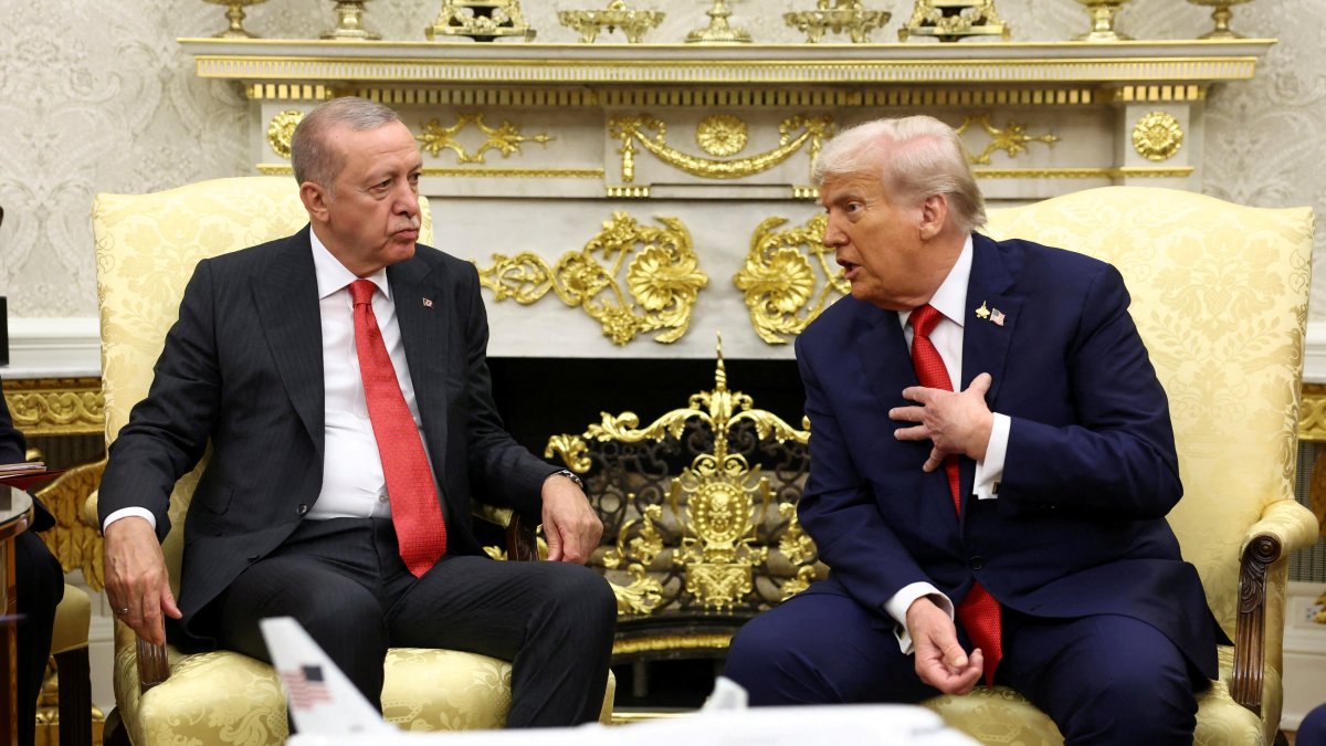 President Recep Tayyip Erdoğan and U.S. President Donald Trump chat during a meeting at the White House, Washington, U.S., Sept. 25, 2025. (Reuters Photo)