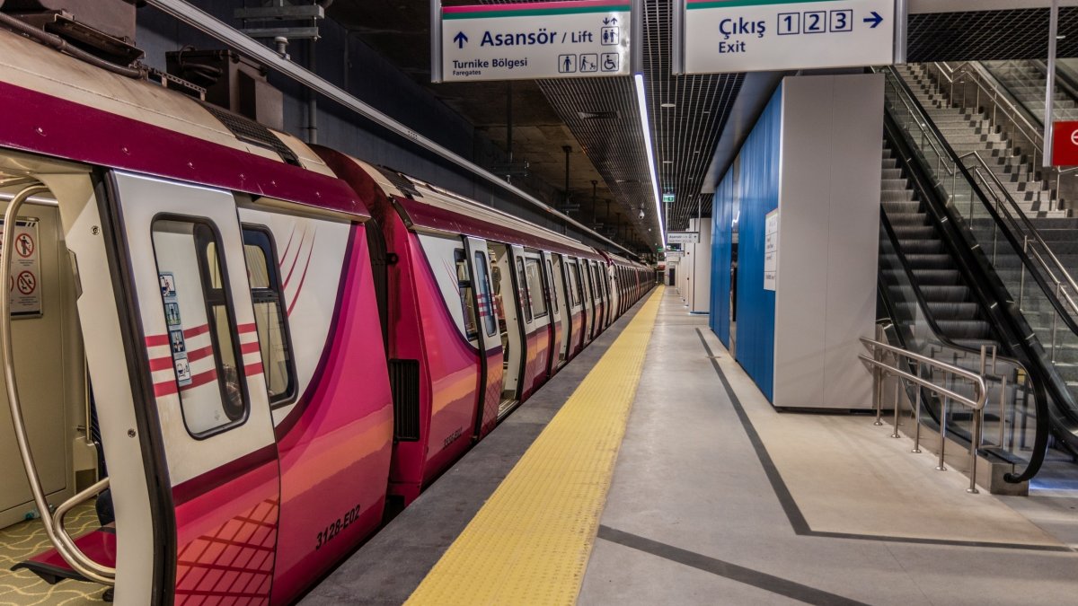 The Sabiha Gökçen Airport metro line, one of the city’s main routes used by travelers with luggage, Istanbul, Türkiye, Oct. 10, 2022. (Shutterstock Photo)
