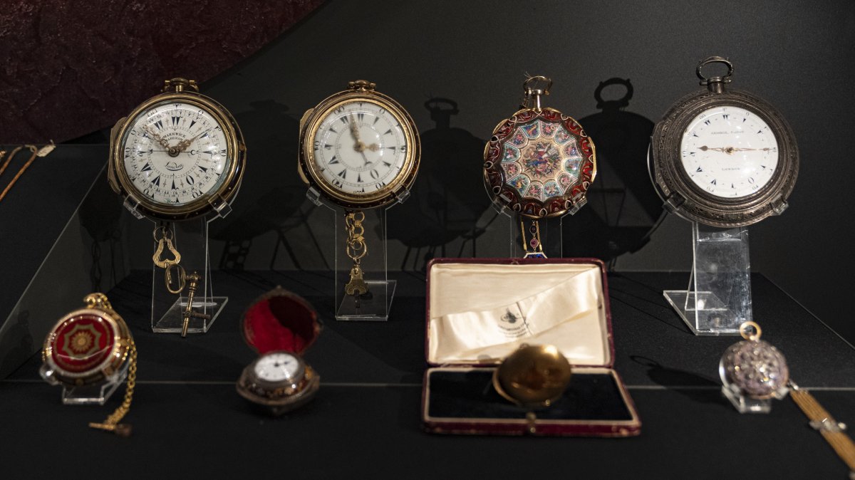 Historic clocks displayed at Topkapı Palace’s Clock Museum, Istanbul, Türkiye, Oct. 7, 2025. (AA Photo)