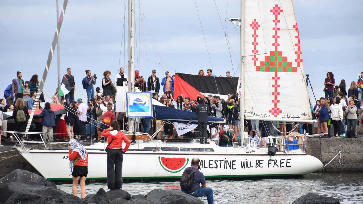 A flotilla of boats leaves the port of San Giovanni Li Cuti in Catania, Sicily, southern Italy, Sept. 27, 2025. (EPA Photo)
