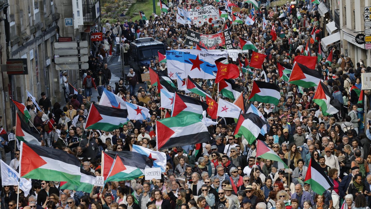 Thousands of demonstrators attend a rally to condemn genocide and in support of Palestinian people in the city of Santiago de Compostela, Galicia, northwestern Spain, Oct. 5, 2025. (EPA Photo)