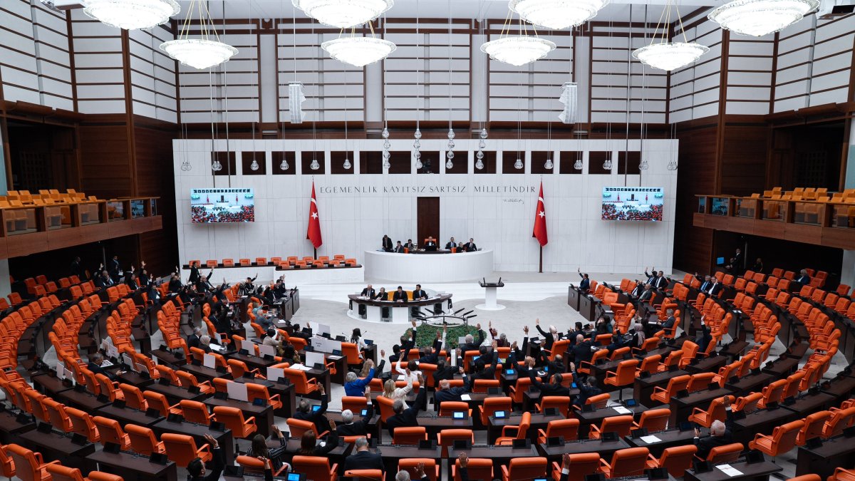 The General Assembly of the Turkish Parliament voting on a motion condemning Israel’s attack on the Gaza-bound Freedom Flotilla Coalition, Oct. 8, 2025. (AA Photo)