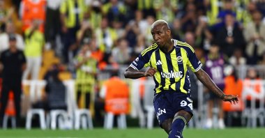 Fenerbahçe&#039;s Anderson Talisca hits from the spot during the Süper Lig match against Alanyaspor at the Chobani Stadium, Sept. 17, 2025. (AA Photo)