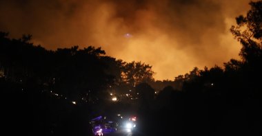 Firefighters combat a forest fire spreading from a roadside in Kıyıkışlacık, Muğla, Türkiye, Sept. 19, 2025. (AA Photo)