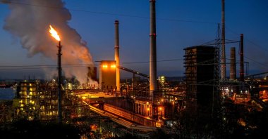 Steam rises from the coking plant near the Schwelgern blast furnace at the German industrial group ThyssenKrupp&#039;s plant, Duisburg, Germany, Oct. 14, 2024. (Reuters Photo)