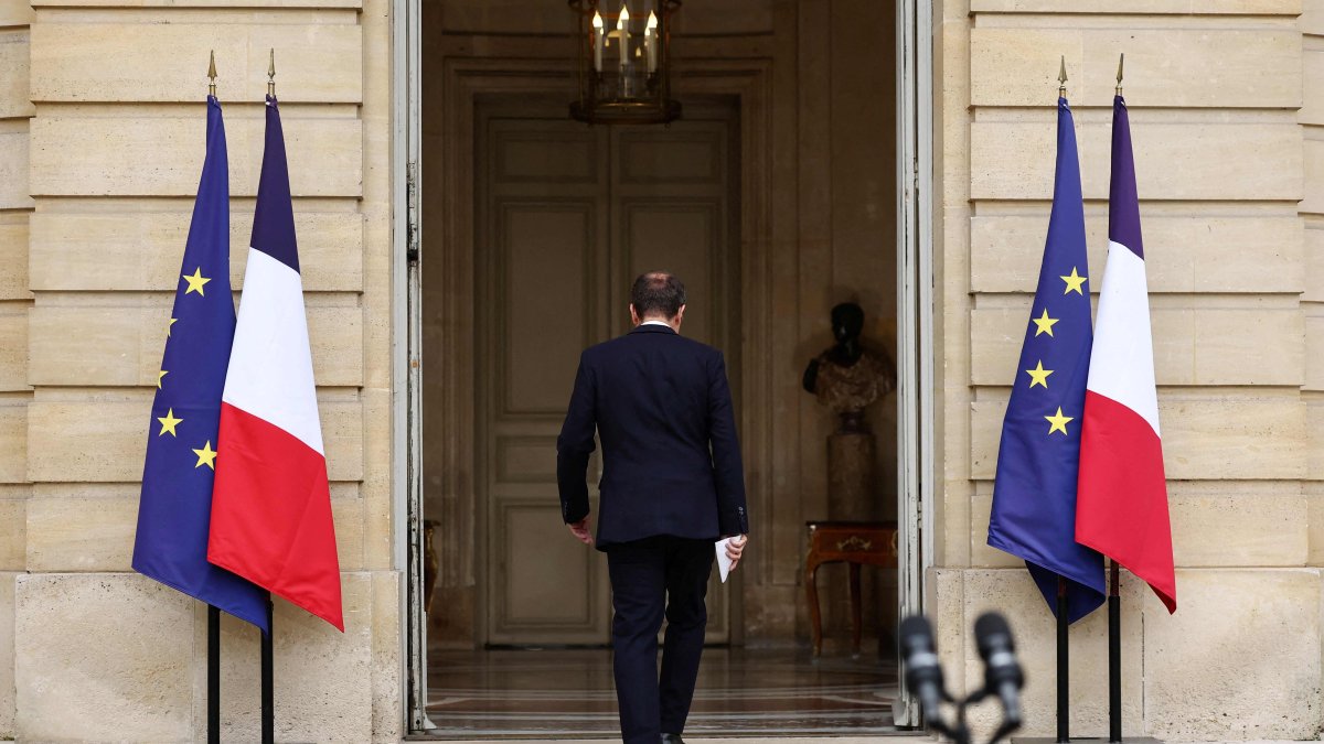 Outgoing French Prime Minister Sebastien Lecornu leaves after delivering a statement at the Hotel Matignon, Paris, France, Oct. 6, 2025. (AFP Photo)