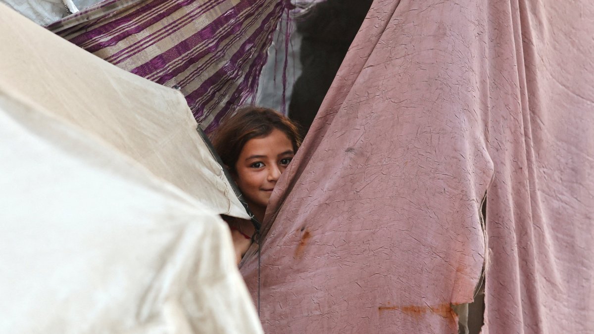 A Palestinian girl reacts while sheltering at a tent, after Israel and Hamas agreed on the first phase of a Gaza cease-fire, in Khan Younis, southern Gaza Strip, Oct. 9, 2025. (Reuters Photo)