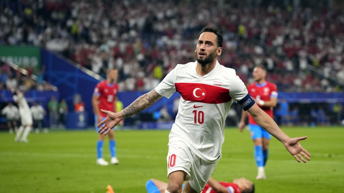 Türkiye&#039;s Hakan Çalhanoğlu celebrates after scoring the opening goal during a Group F match against Czechia at the Euro 2024, Hamburg, Germany, June 26, 2024. (AP Photo)