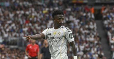 Real Madrid&#039;s Vinicius Jr. gestures during the Spanish LaLiga soccer match between Real Madrid and RCD Espanyol, Madrid, Spain, Sept. 20, 2025. (EPA Photo)
