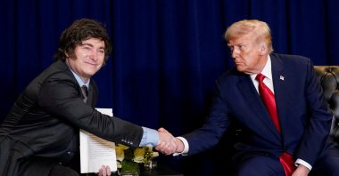 U.S. President Donald Trump shakes hands with Argentina&#039;s President Javier Milei as they meet during the 80th United Nations General Assembly, New York City, New York, U.S., Sept. 23, 2025. (Reuters File Photo)
