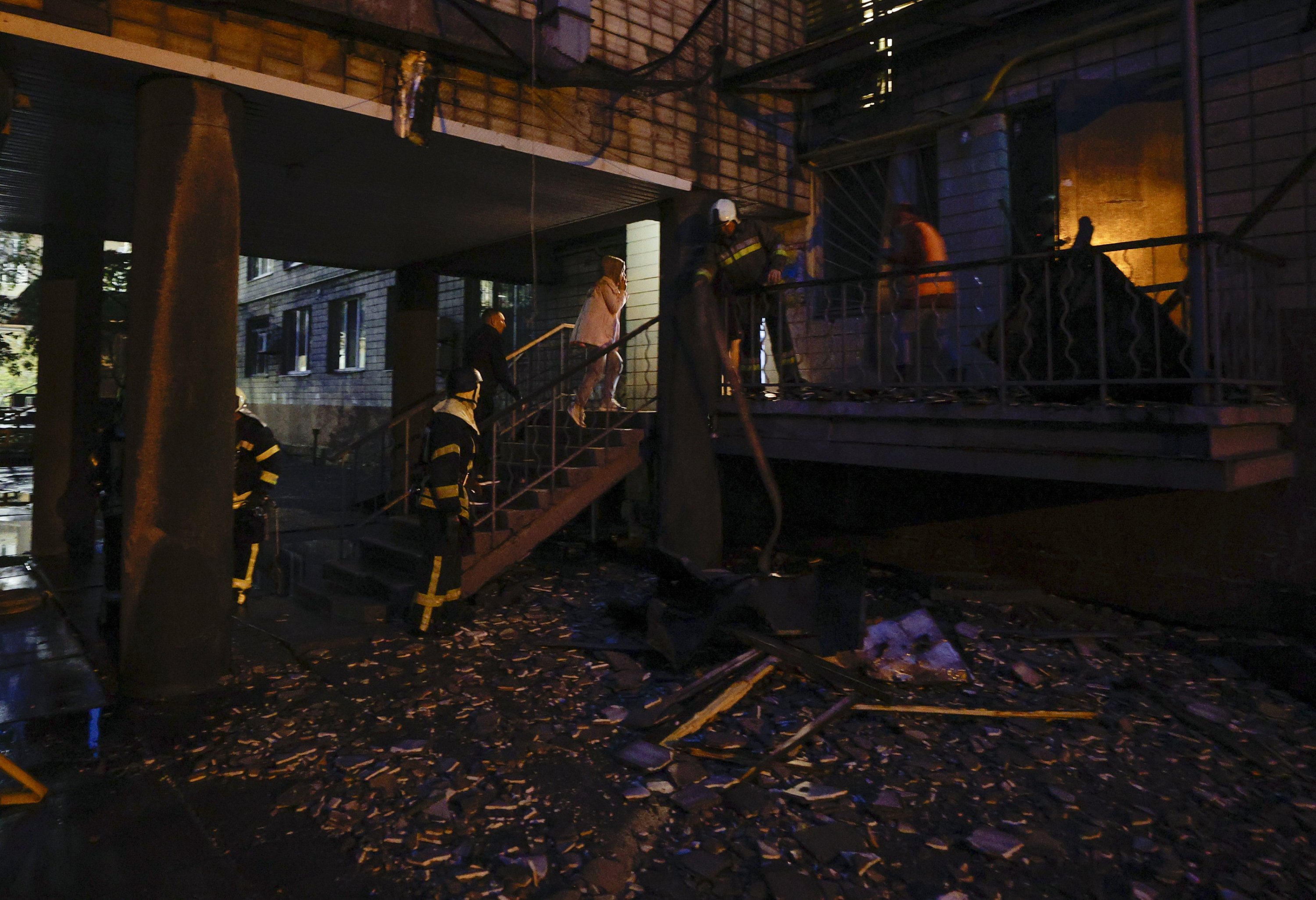 Russian strikes wound 20, kill child as Kyiv faces winter blackouts