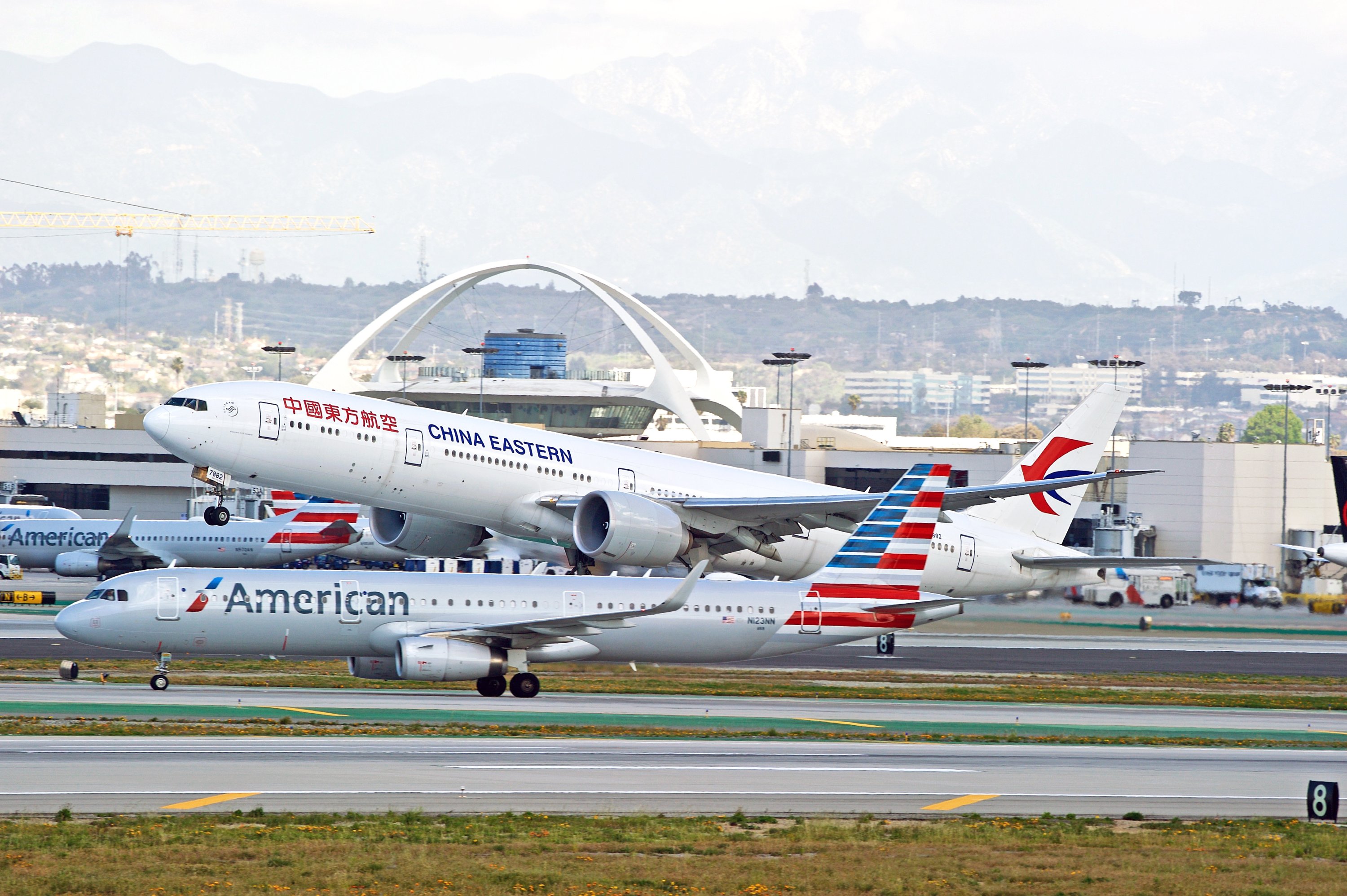 Trump proposes banning Chinese airlines from flying over Russia