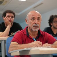 Ismet Güler attends a lecture alongside younger students at Akdeniz University in Antalya, Türkiye, Oct. 10, 2025. (DHA Photo)