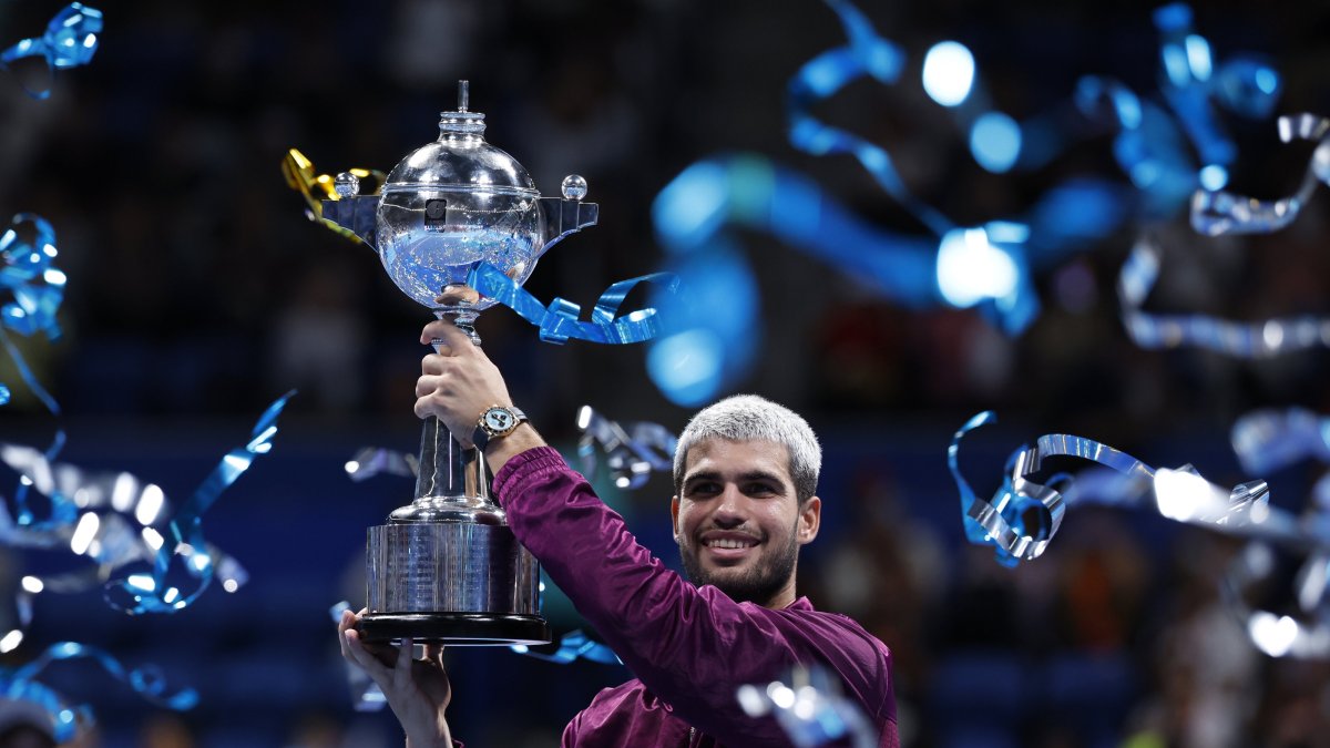 Spain&#039;s Carlos Alcaraz poses with his trophy after winning the final match against the U.S.&#039;s Taylor Fritz at the Japan Open tennis tournament, Tokyo, Japan, Sept. 30, 2025. (EPA Photo)