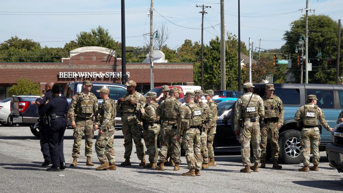 U.S. Army National Guard members stand next to Memphis Police Department officers in downtown Memphis, Tennessee, U.S. Oct. 10, 2025. (Reuters Photo)