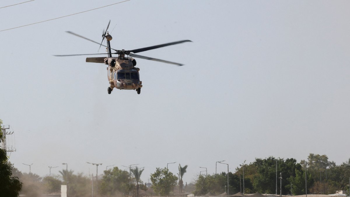 An Israeli black hawk helicopter departs from Reim military base, where the Israeli hostages are expected to arrive after their release, amid a ceasefire between Israel and Hamas in Gaza, in southern Israel, Oct. 11, 2025. (Reuters Photo)