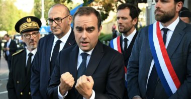 France&#039;s Prime Minister Sebastien Lecornu (C), flanked by Droite Republicaine MP Vincent Jeanbrun (R), Ensemble Pour la Republique MP Mathieu Lefevre (2-R), Paris Police Prefect Laurent Nunez (2-L), and Val-de-Marne Prefect Etienne Stoskopf (L), speaks to journalists after a visit to a police station in L&#039;Hay-les-Roses, on the southern outskirts of Paris, France, Oct. 11, 2025. (EPA Photo)