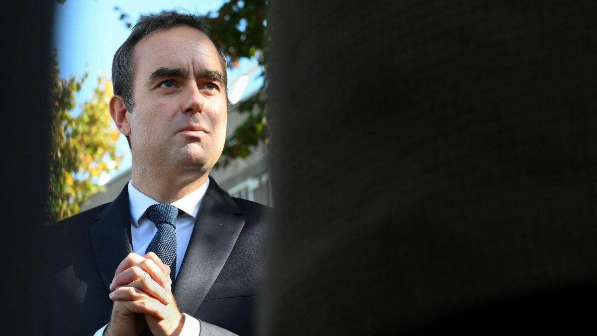 14 hours of power: Endless tragedy of French politics