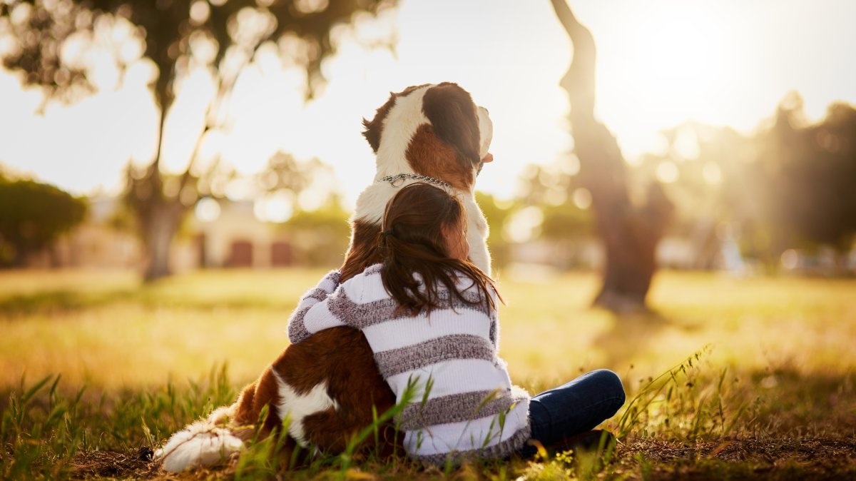 Psychologists say a pet’s death can help children understand grief, and parents play a key role in guiding them through mourning with honesty and empathy. (Shutterstock Photo)