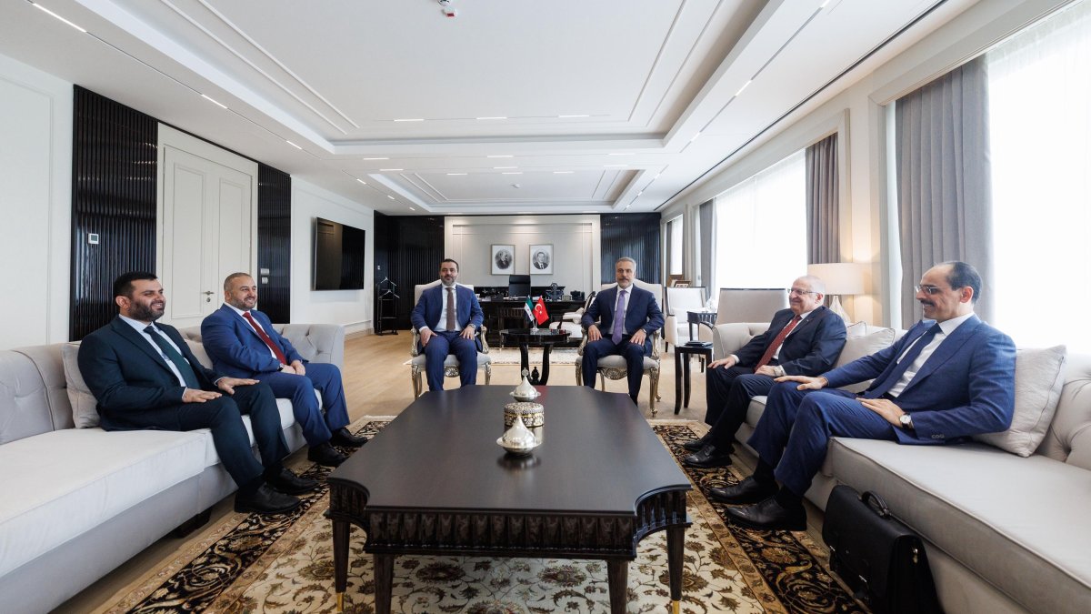 Türkiye hosts critical security talks with Syria