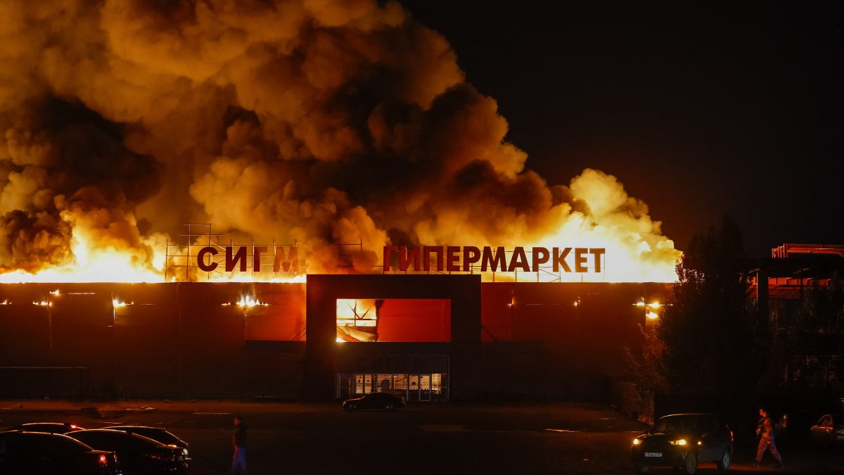 The Sigma shopping mall is on fire after it was hit by a Ukrainian military strike, in the course of Ukraine-Russia conflict in Donetsk, a Russian-controlled city of Ukraine, Oct. 11, 2025. (Reuters Photo)