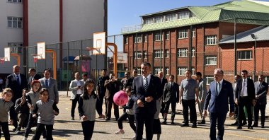 National Education Minister Yusuf Tekin plays games with students during his visit to Şehit Murat Ellik Primary School in Erzurum, eastern Türkiye, Oct. 7, 2025. (AA Photo)